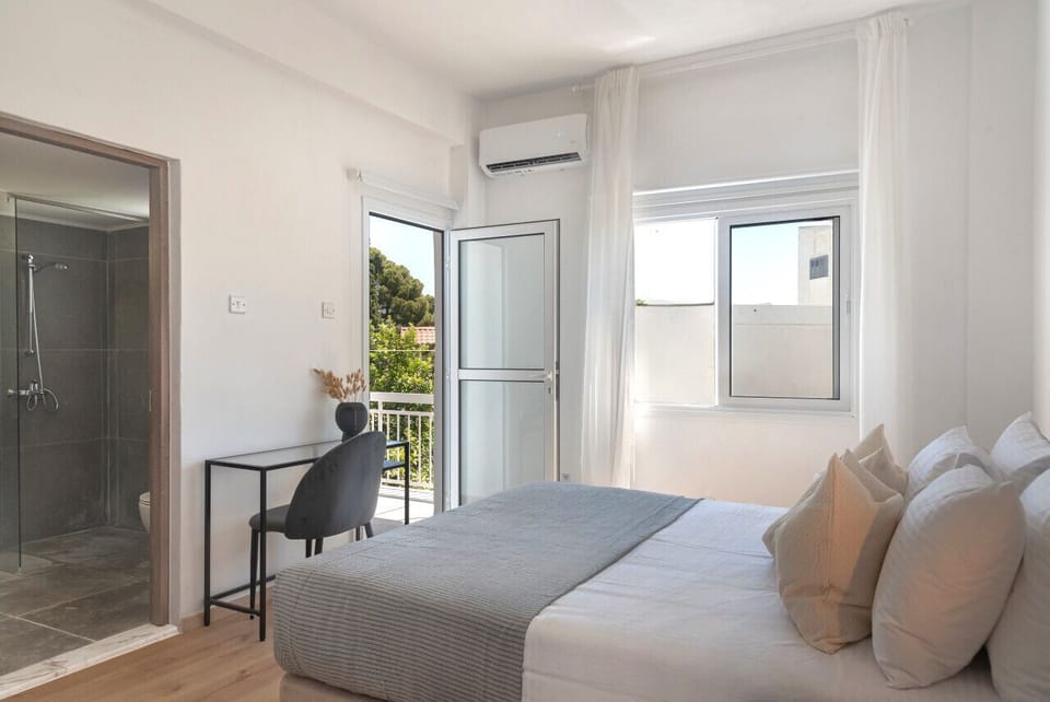Fully Equipped Bedroom!