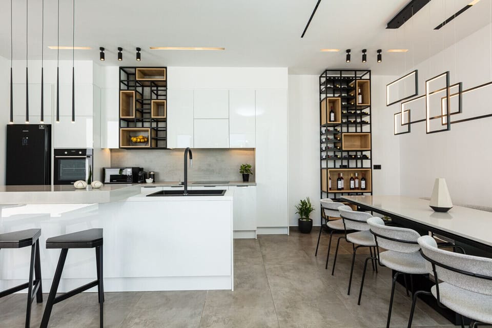 2 Kitchens available