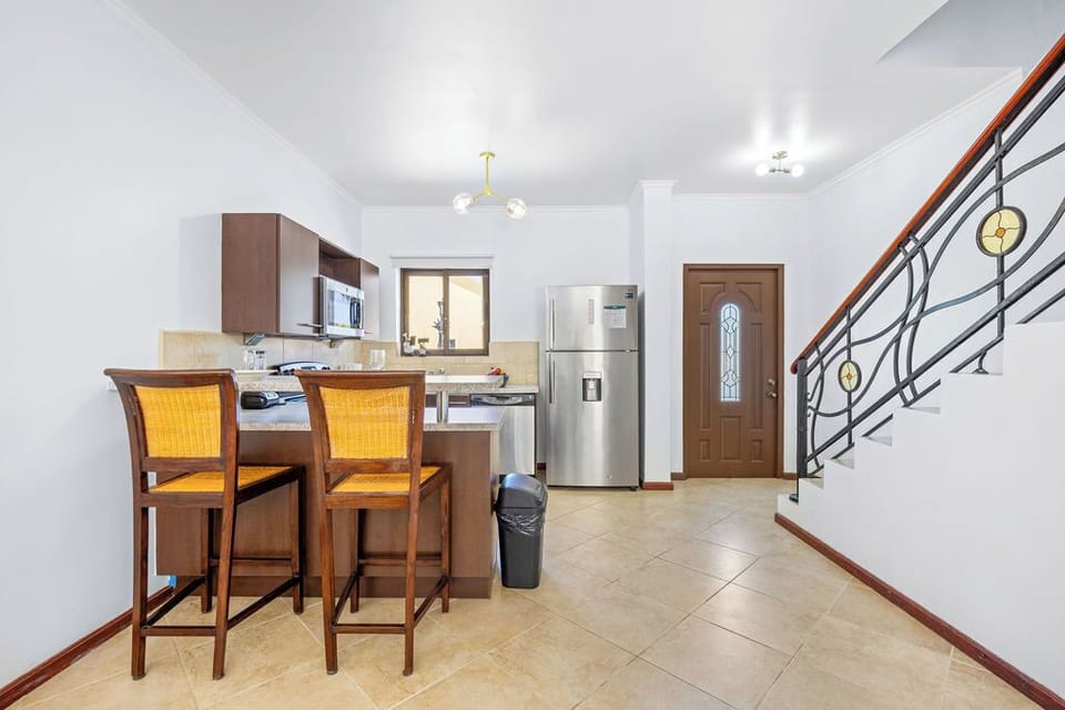 Sleek and stylish kitchen island offering extra counter space and seating – the ideal spot to enjoy a meal or entertain guests.