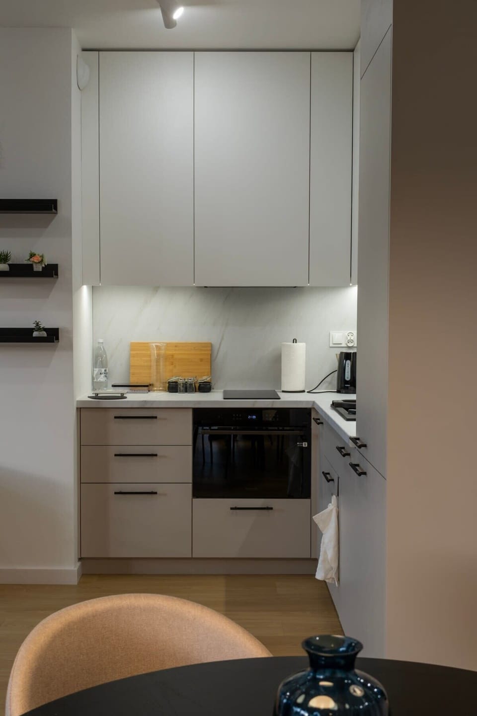  Bright kitchenette with modern fronts and practical layout.