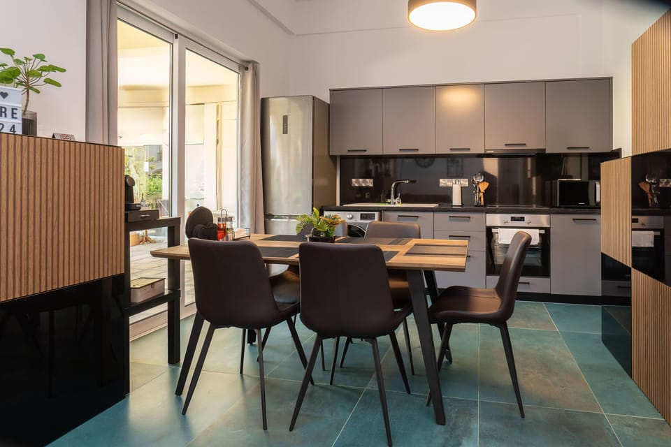 "Otherwise, the flat is modernly furnished, very clean and comfortable." Janosch