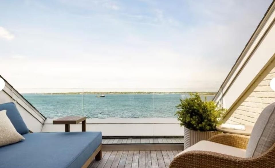 Unit with 1 King size bed