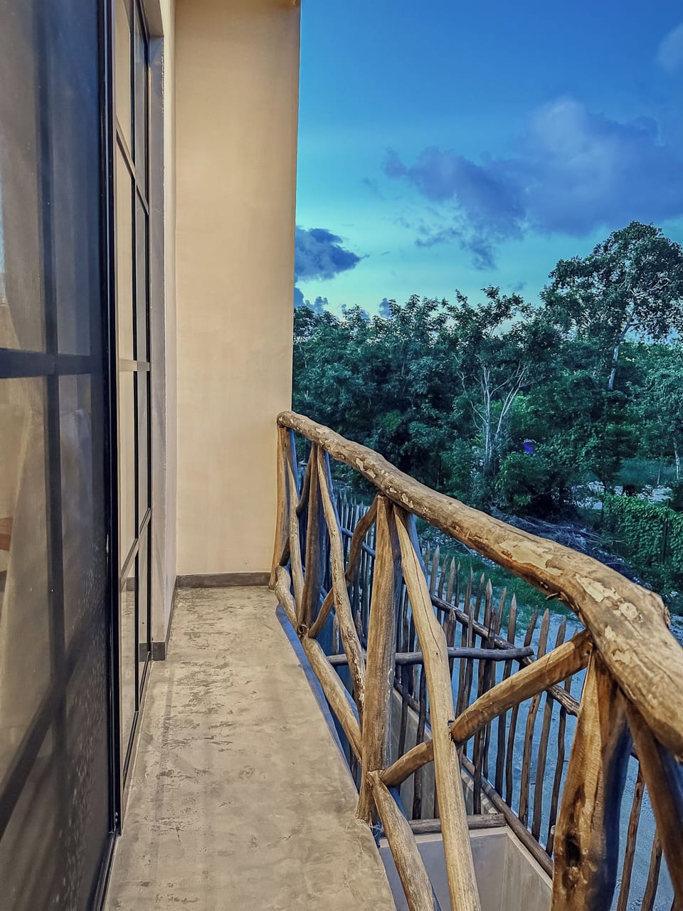 Private balcony with view to the Jungle (1)