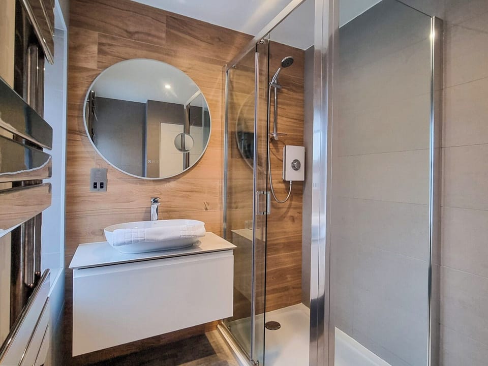 Shower room | No 2B - Belgrave holidays, Aberystwyth