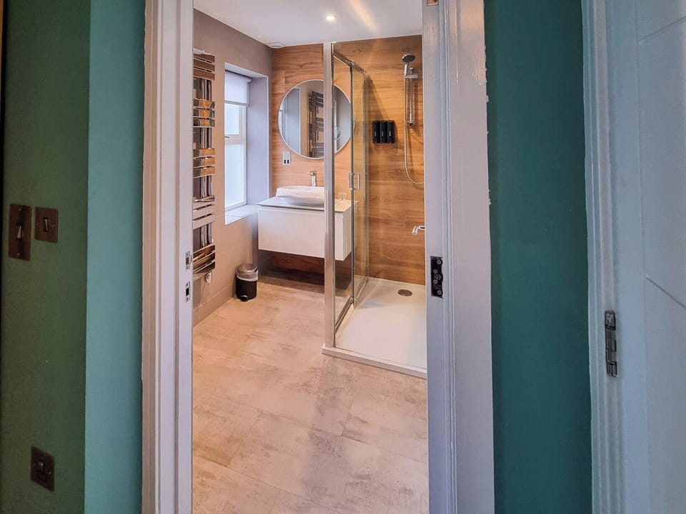 Shower room | No 2B - Belgrave holidays, Aberystwyth