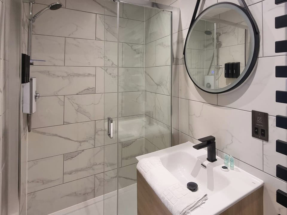 Shower room | No 2B - Belgrave holidays, Aberystwyth