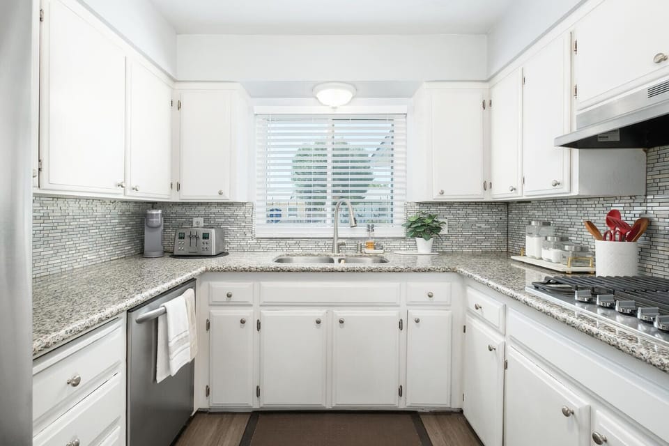 Full size kitchen