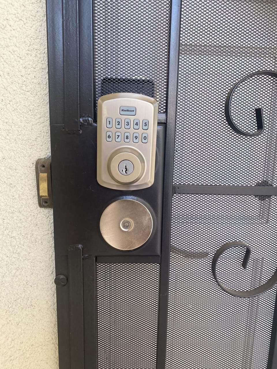 Self check-in with padlock
