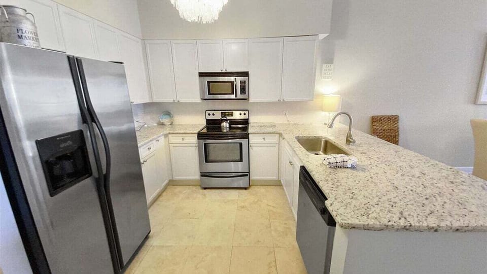 Full kitchen