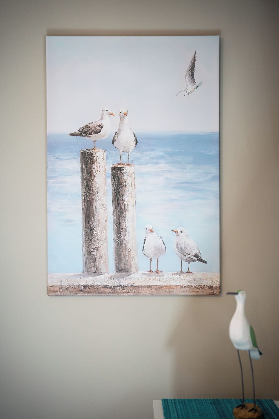 Details matter—coastal artwork throughout keeps the beach vibe going indoors.