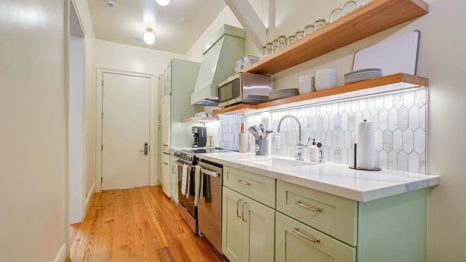 Effortless meals happen in this well-appointed kitchen. Dig in!