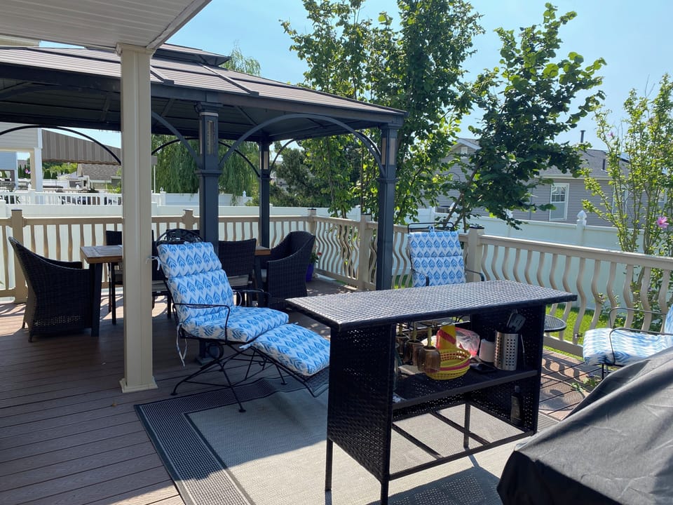 Kitchen deck grilling area