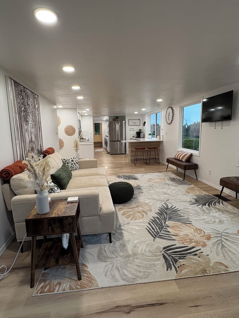 Open concept living room that flows into the kitchen great for entertaining