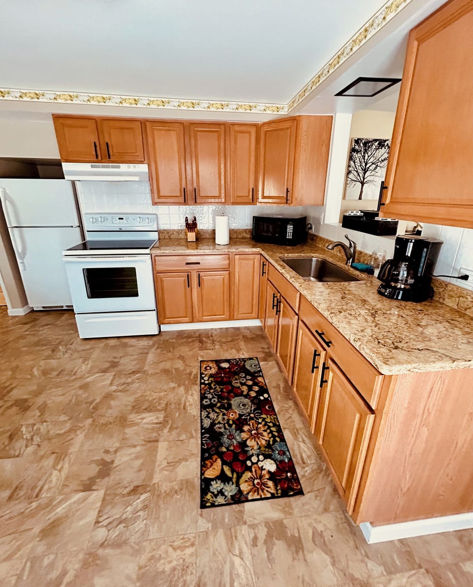 Full kitchen