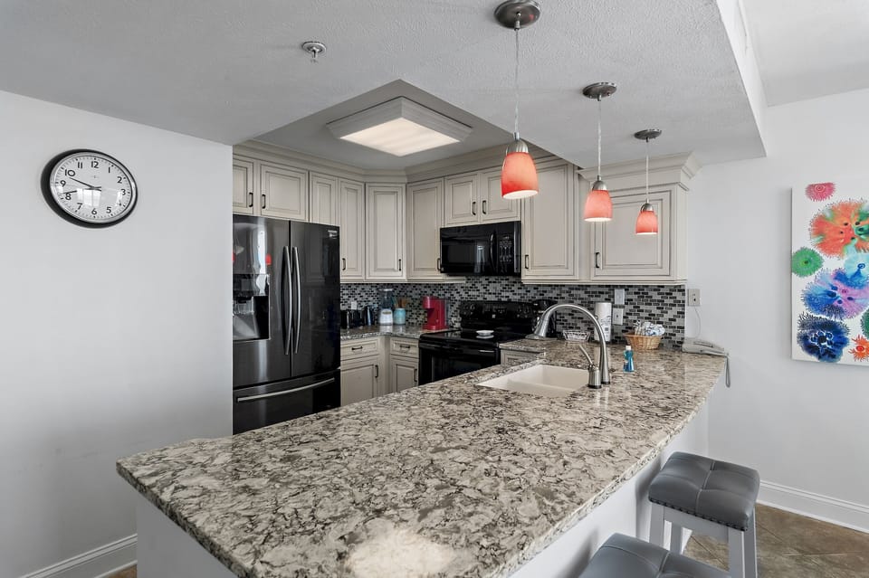 Full kitchen