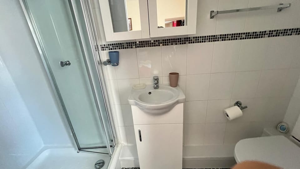 Bathroom Room 8