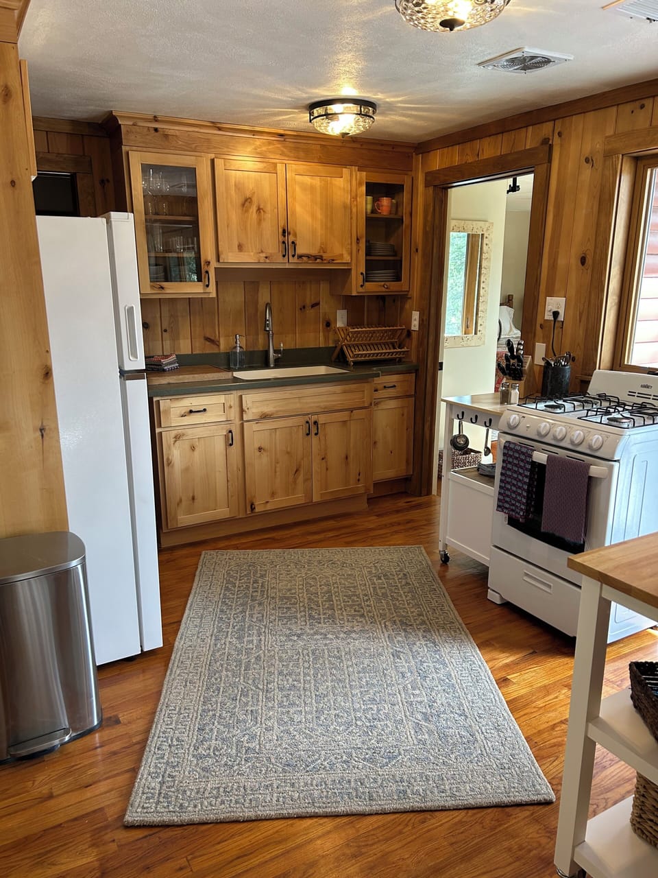 Full kitchen - oak floors, vintage gas stove/oven