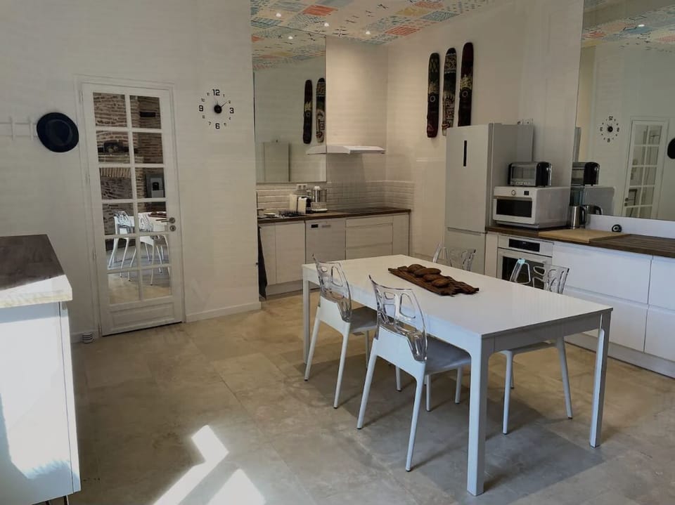 Salle à manger, cuisine ouverte