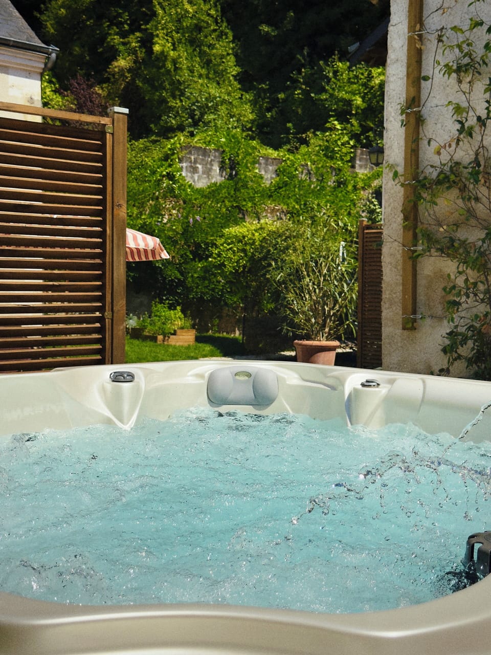 Outdoor spa tub