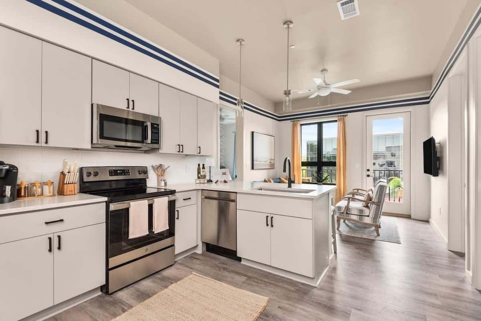 Fully equipped chef’s kitchen with all essentials.