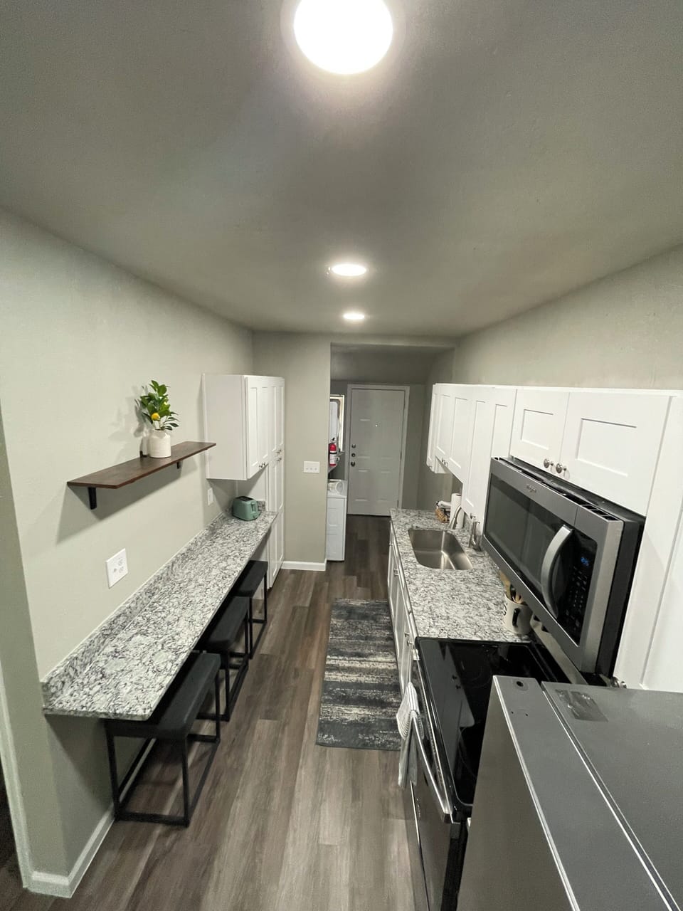 Kitchen with breakfast bar.