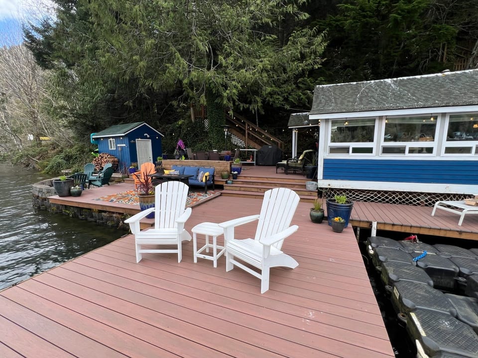Outdoor dock, jet ski dock, entertainment seating, lake access