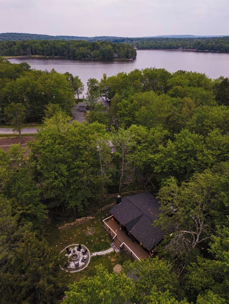 El Ranchito is walking distance from the lake.