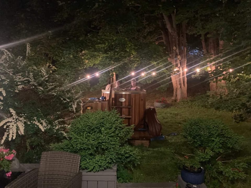 Soaking under open skies with two of your favorite people — the ultimate way to unwind, Scandinavian style. Hot water, cool air, deep conversation.