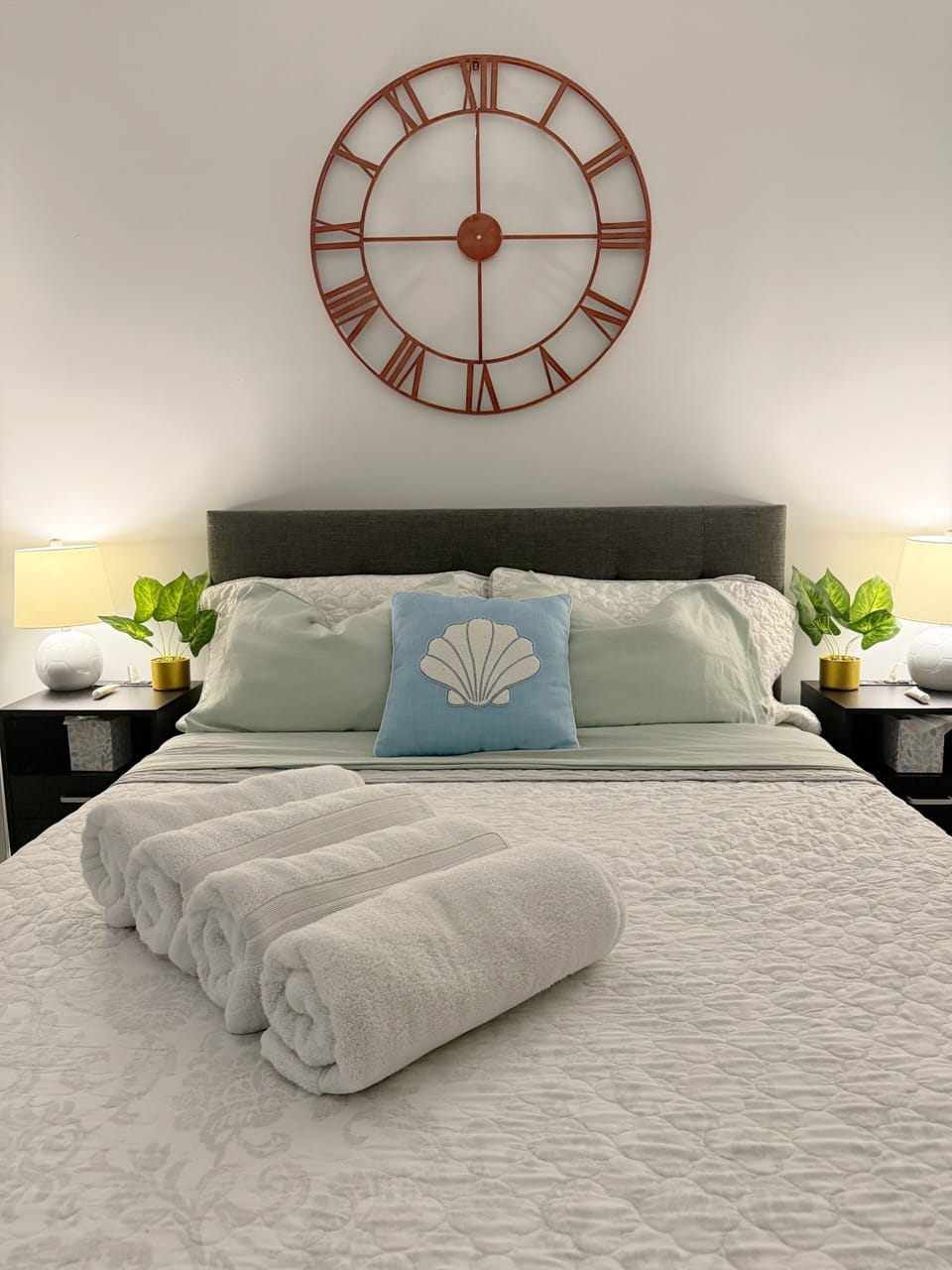 Bedroom center photo