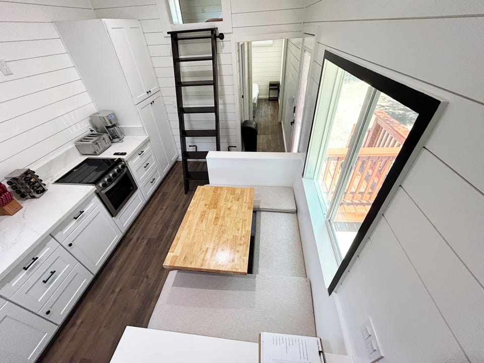 Full kitchen with Dining Area
