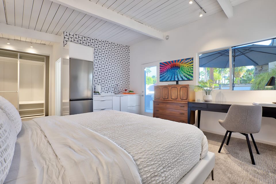 Bedroom 5: separate entrance, king bed, en-suite bath, work area, kitchenette