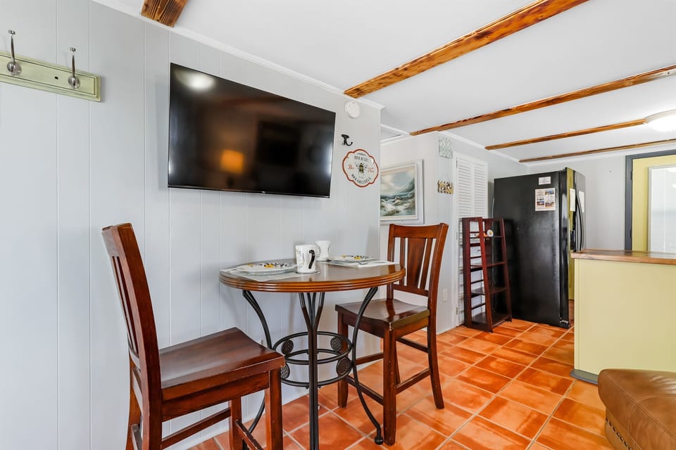 A sweet little perch for two. Perfect for morning coffee, late-night chats, or sharing snacks after the beach. 🐝☕💛 #HiveTime #CozyCorner