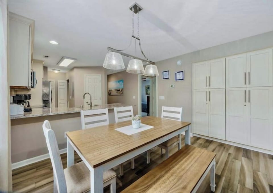 Room for six to enjoy and eat-in meal.