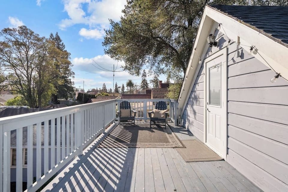 Upstairs deck. 