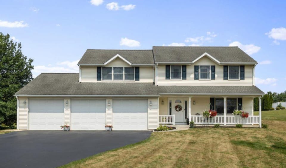 3 Garage with outdoor space parking.