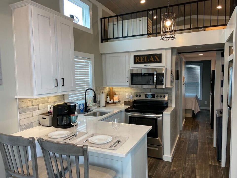 Full kitchen