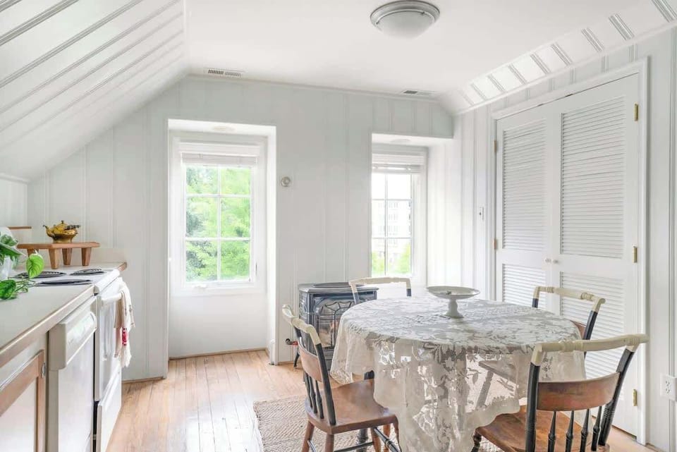 Ridge Room kitchen/dining