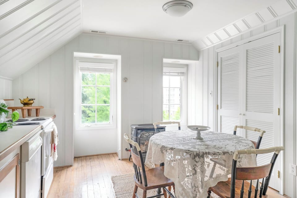 Ridge Room kitchen/dining