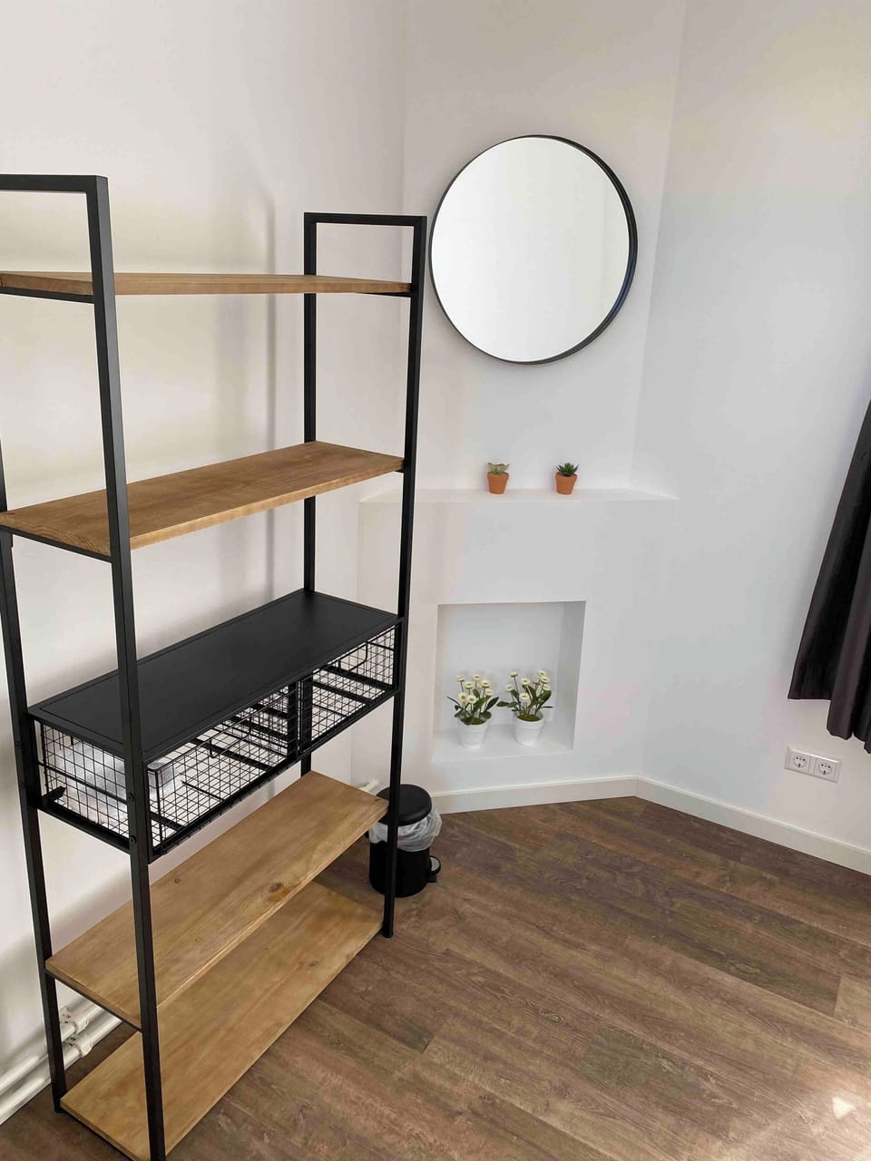 Kast in grote slaapkamer