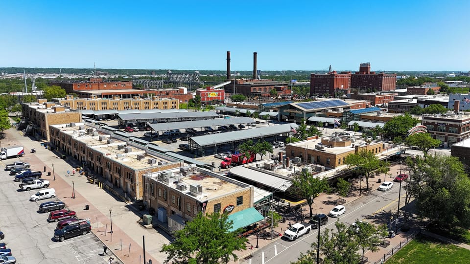 Located less than a mile away, you will find the City Market/River Market district, which is full of local vendors and a unique shopping experience on the weekends. Hop on the streetcar and enjoy the free commute to Union Station and the Plaza!