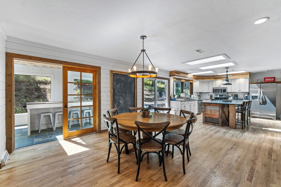 Main-level dining area