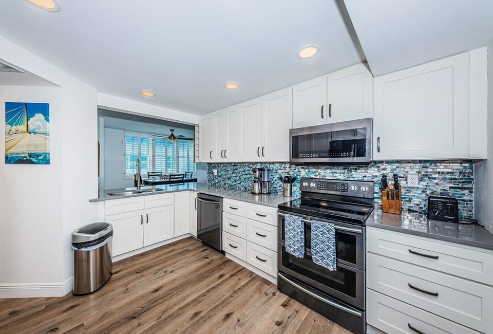 21-web-or-mls-Kitchen 2