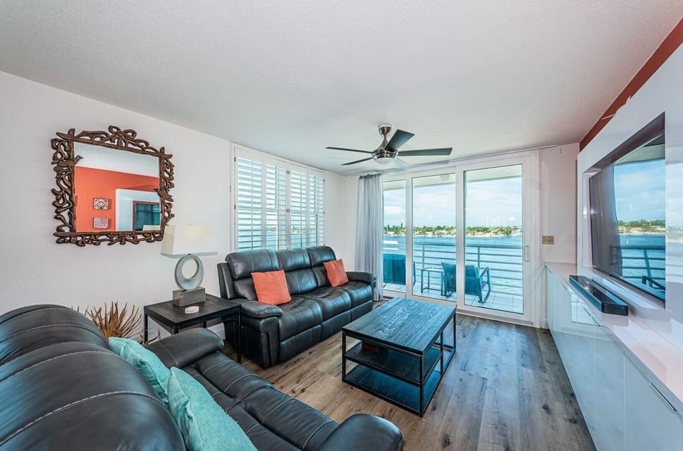 23-web-or-mls-Living Room 1