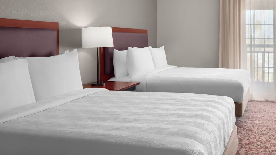 Unit with 2 Queen beds