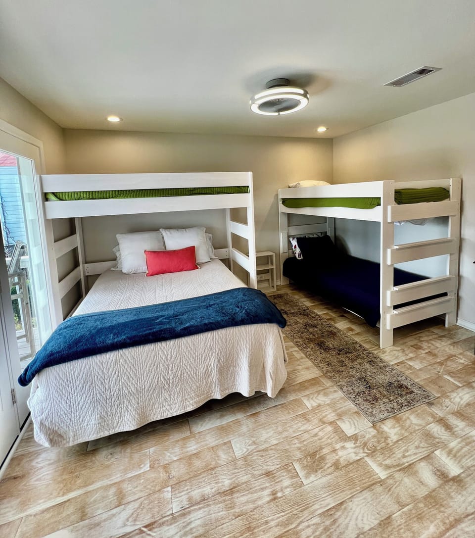 4th bedroom with queen, and 3 twins.