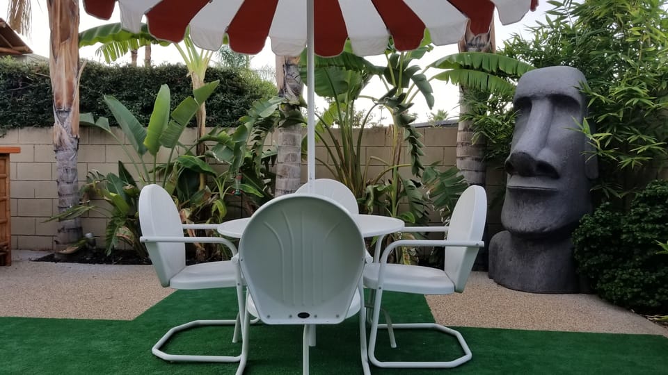 Alfresco dining for 4