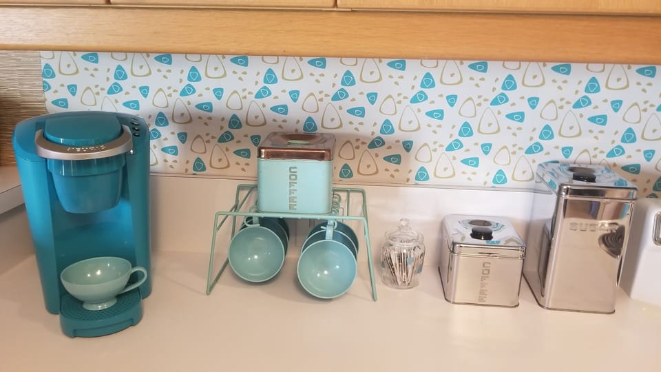 Kitchen has plenty of cabinet & counter space