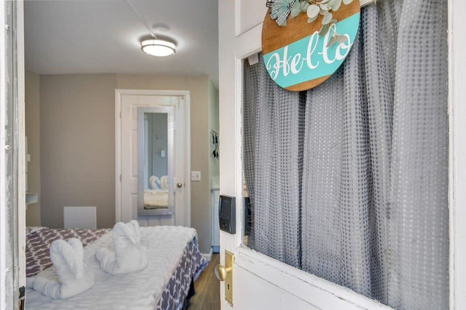 Step into a world of comfort and relaxation, This luxurious bedroom awaits you with fluffy towels arranged perfectly on the bed. Unwind, recharge, and make unforgettable memories during your stay!