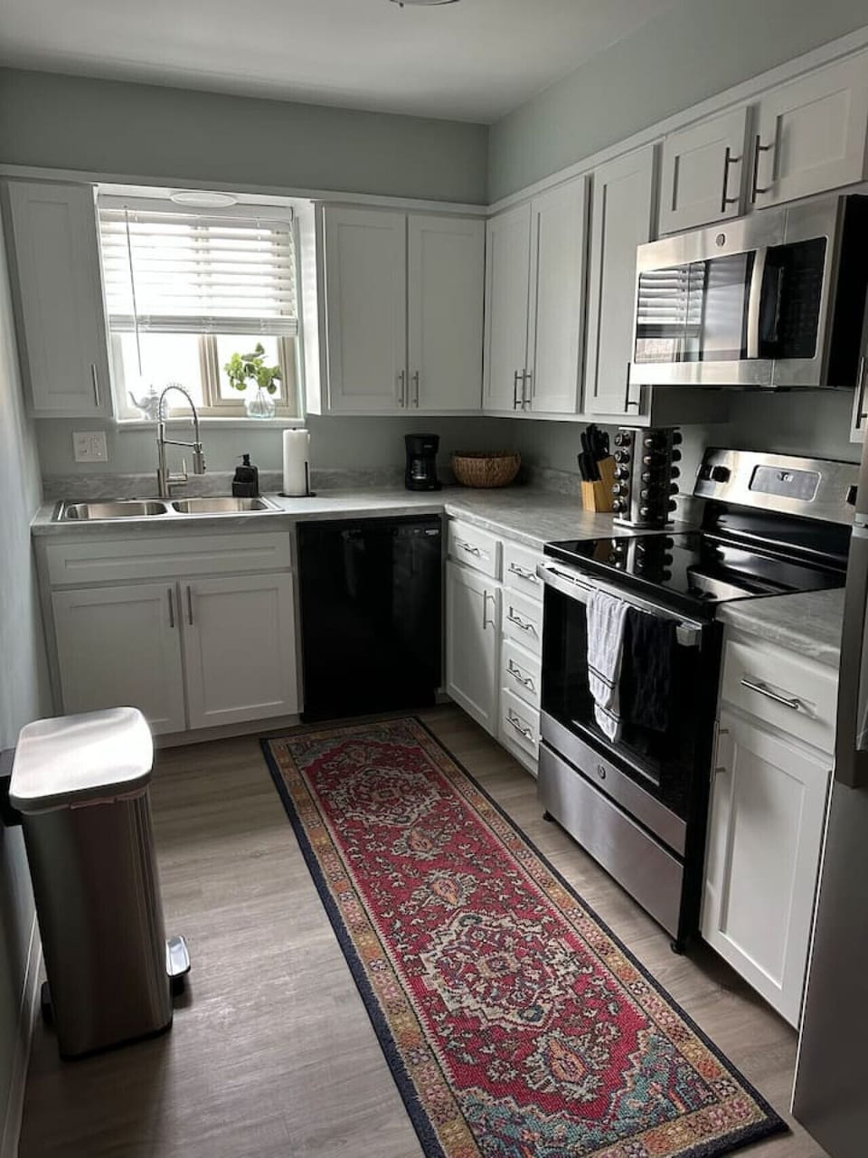 Prepare delicious meal in this fully equipped kitchen.