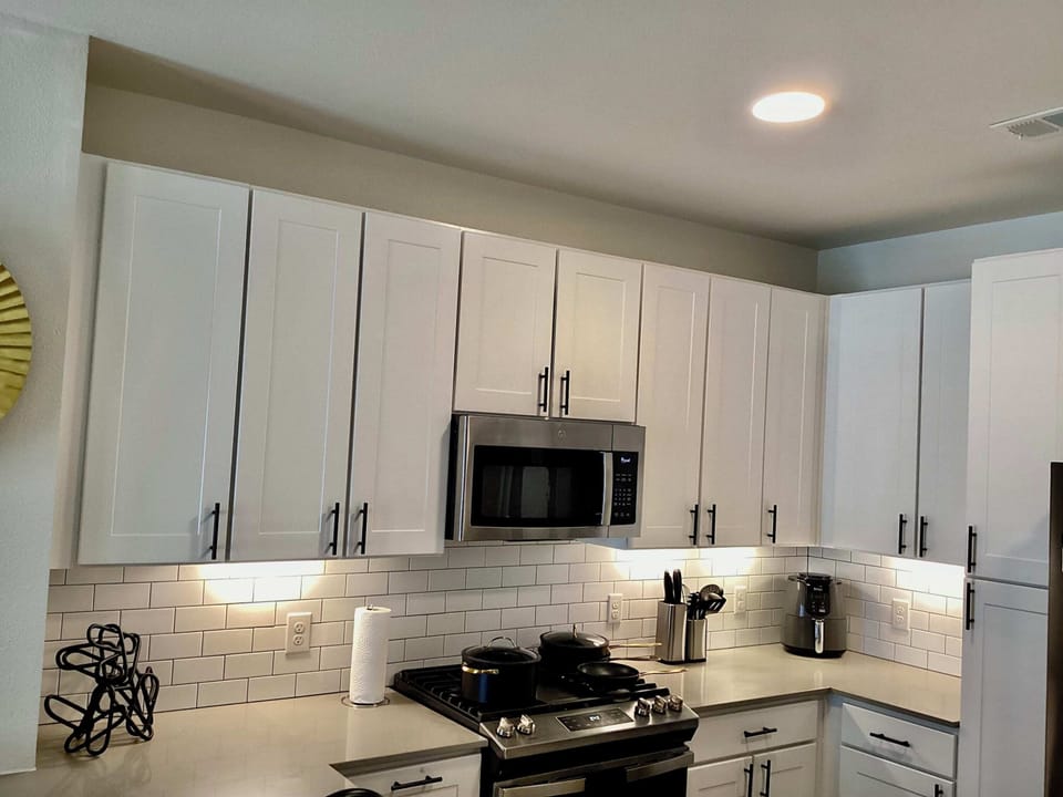 Full kitchen 